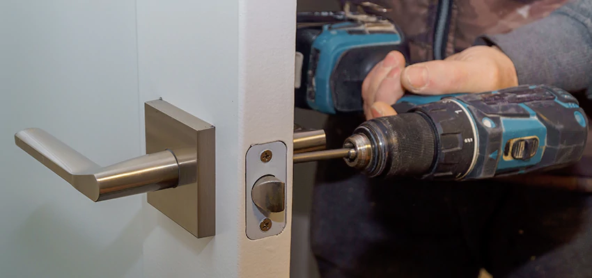 Broken Door Handle Lock Repair in Solana Beach, California